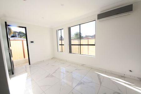 Near New Granny Flat with Own Access. - Photo 3