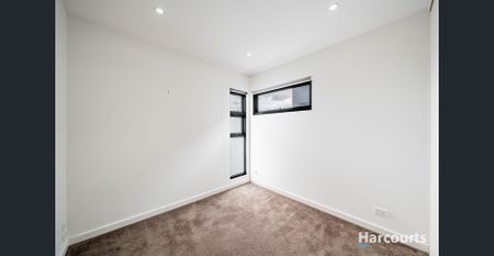 Executive Coburg Living, Walk to Everything! - Photo 2