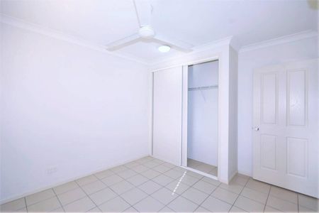 Large Townhouse in Gated Complex - Double Garage - Pool - Tennis Court - Photo 5