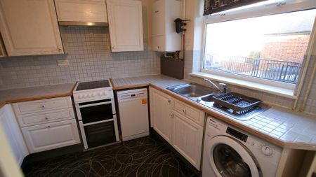 3 bedroom apartment to rent - Photo 3