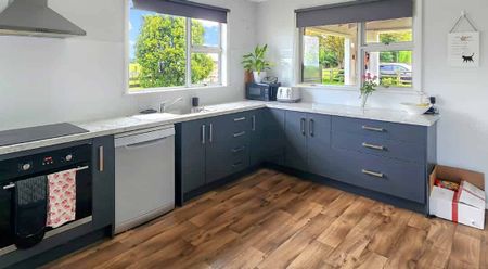 Feilding - Four Bedroom - Photo 4