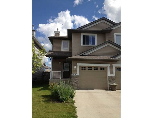 Absolutely Gorgeous 1700 sqft Duplex with POND FRONT & GREEN BACK | 1639 MelRose Place, Edmonton - Photo 1