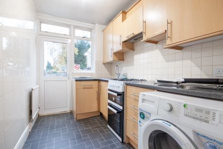 5 Bedroom House - Photo 5