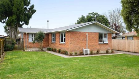 3 Bedroom, 1 Bathroom home - Photo 4