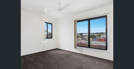 Water & Electricity Included | North Facing Waterfront Home in Prime Location - Photo 4