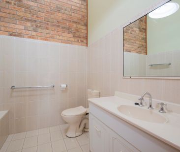 Low Maintenance 3 bedroom - Photo 3