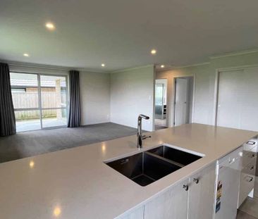 Modern Two Bedroom Home - Photo 1