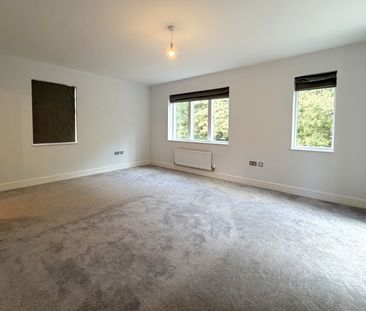 Towpath Crescent, Woking, Surrey, GU21 - Photo 4