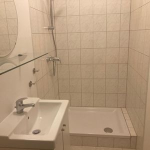 Stadtwohnung mit Balkon im Bezirk Jakomini - Photo 2