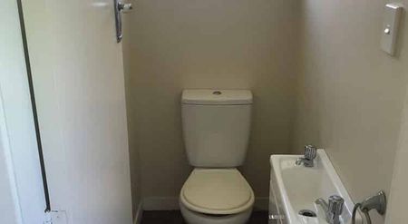 Sunny home close to Paritutu and Back Beach - Photo 5