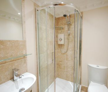 1 bedroom Flat To Let - Photo 2