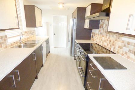 2 bedroom terraced house to rent - Photo 5