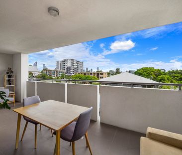 Generous Balcony and Spacious Apartment - Photo 6