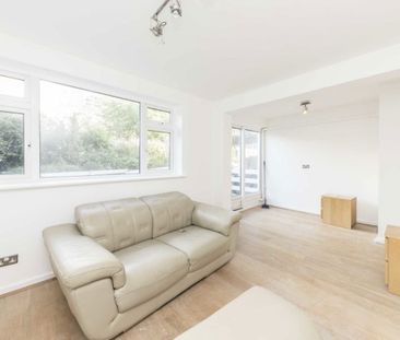 Templewood, W13, London - Photo 2