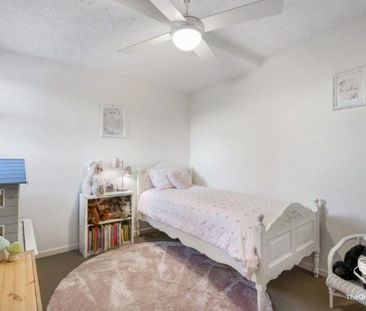 DOUBLE STOREY 3 BEDROOM 2 BATHROOM CORNER APARTMENT ON KAWANA ISLAND - Photo 2