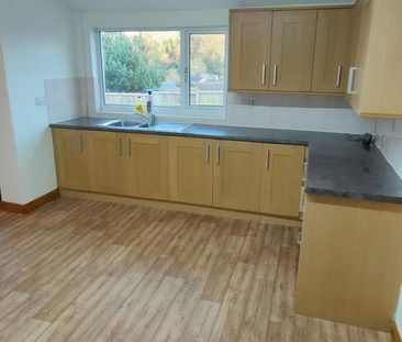 4 bedroom detached house to rent - Photo 4