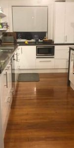 Home with additional self contained unit - Photo 3