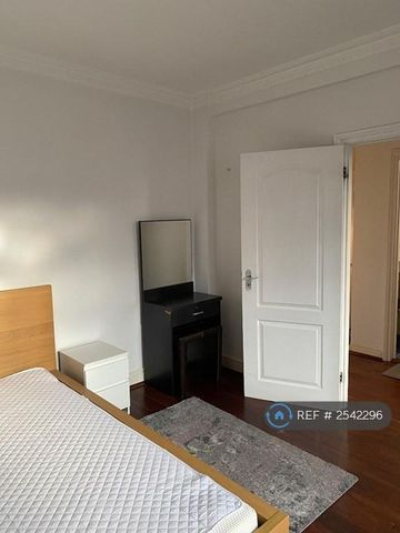 3 bedroom flat to rent - Photo 5