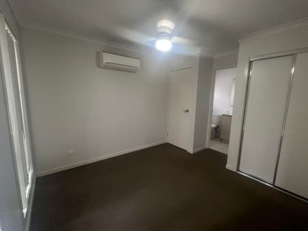 Spacious 4-Bedroom Family Home in Blacks Beach - Photo 2