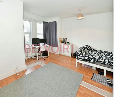 Semi-detached house to rent on - Photo 3
