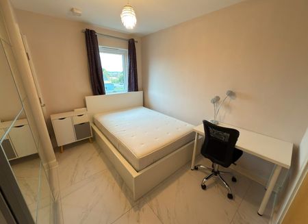 Room in a Shared Flat, Swannell Way, NW2 - Photo 4