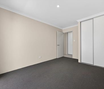 BRAND NEW - 5 Bedrooms! - Photo 3