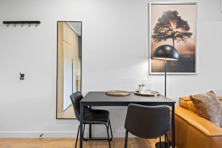 Stunning fully furnished Claremont St. apartment. - Photo 5