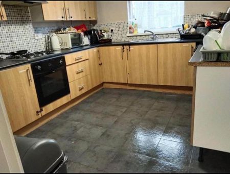 1 bedroom in a house share to rent - Photo 4