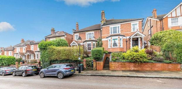 Located on a very popular road within the Crouch End area - Photo 1