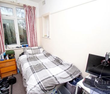 4 bedroom detached house to rent - Photo 3