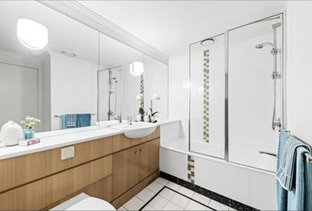 East Melbourne - Photo 5