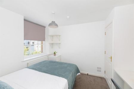 3 bedroom flat to rent - Photo 5