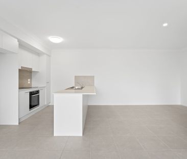 1/118a Bideford Street, Torquay, Qld 4655 - Photo 2