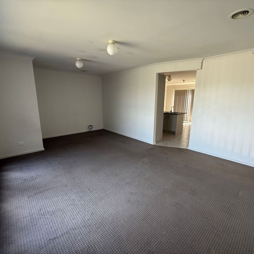 Neat 3 Bedroom Home!! - Photo 1