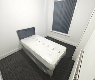 Harehills Place, LS8 - Photo 3