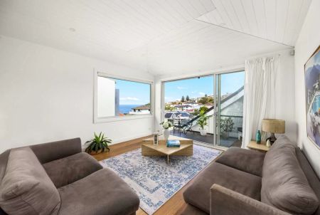 Relaxed Hamptons-Inspired Coastal Escape with Water Views - Available Furnished or Unfurnished - Photo 3