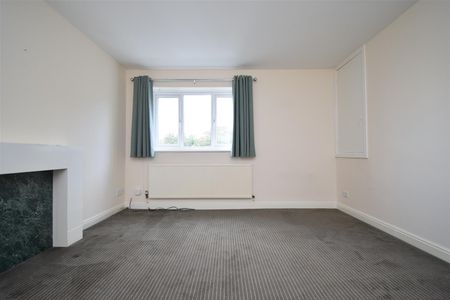 Lees House Road, Dewsbury - Photo 2