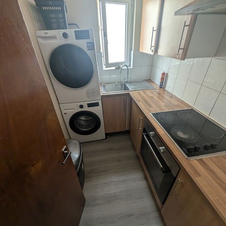 Room in a Shared Flat, Woodville Road, CR7 - Photo 1