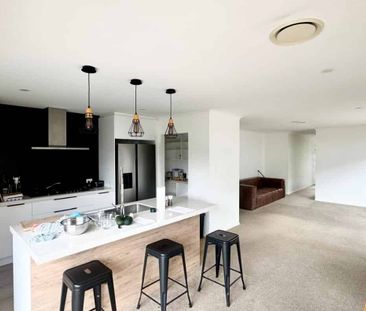 Spacious 4-Bedroom Family Home in Kumeu - Photo 2