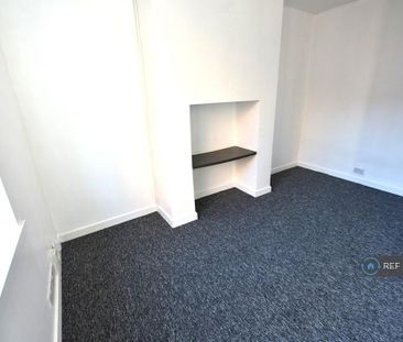 2 bedroom end of terrace house to rent - Photo 3