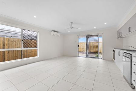 MODERN 3BED HOME WITH LARGE OPEN PLAN LIVING- Water Included - Photo 4