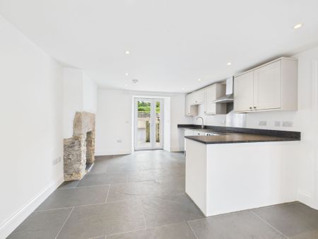 Three bed terraced house to rent in Five Lanes, Launceston, PL15 - Photo 2