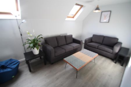 Cliff Road Gardens, Hyde Park, LS6 2EY, Leeds - Photo 3