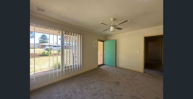 New Carpets, New Blinds and A/C to be installed - Photo 1
