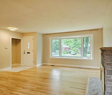 For Lease - 2368 Drury Lane Unit# Main, Parkway Park - Queensway Te... - Photo 3