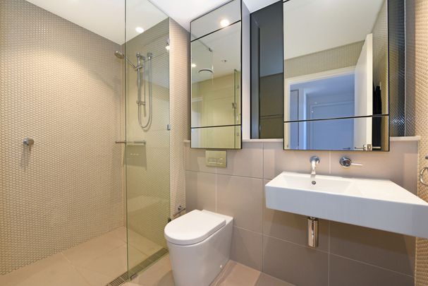 Executive 2 Bedroom Furnished Apartment in "Darling Square" - Photo 1