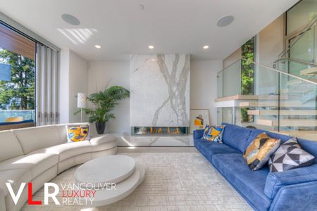 House in West Vancouver, BC - Photo 3