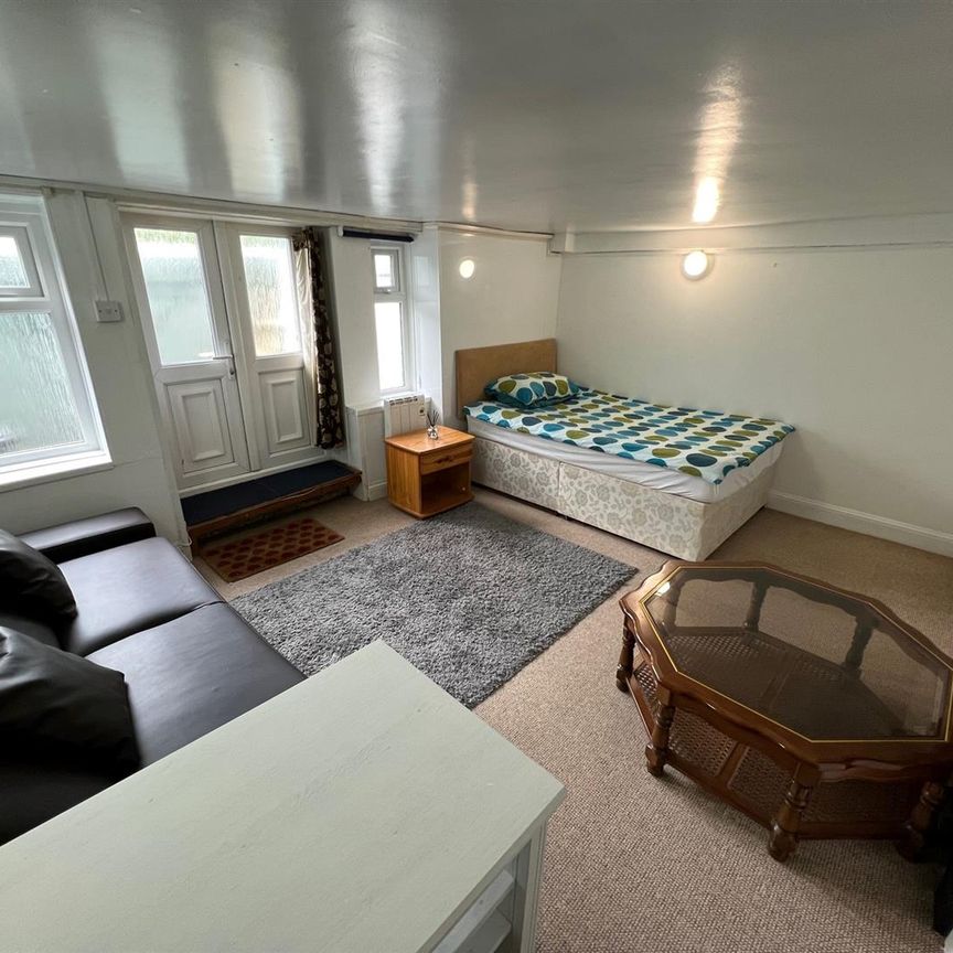 Studio For Rent Bellevue Terrace, Southsea - Photo 1