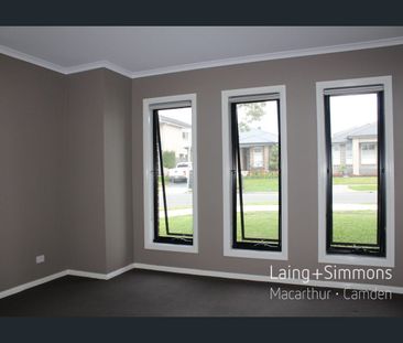 Large Family Home - 4 Bedroom + Study Area + Media Room - Photo 2