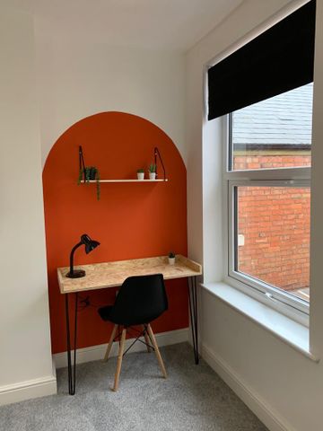 1 bedroom in a house share to rent - Photo 2